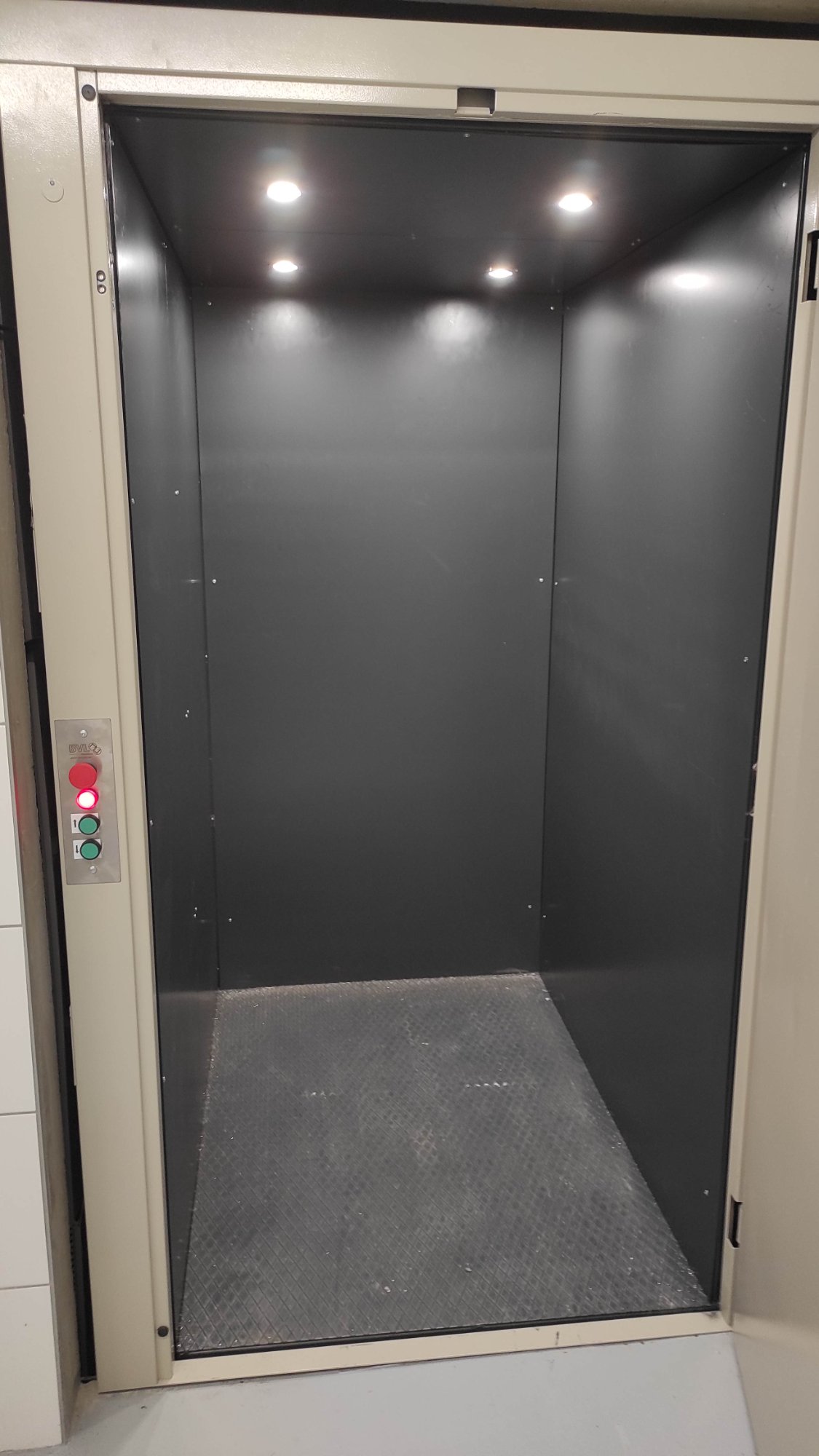 Maintenance cabine monte-charge professionnel